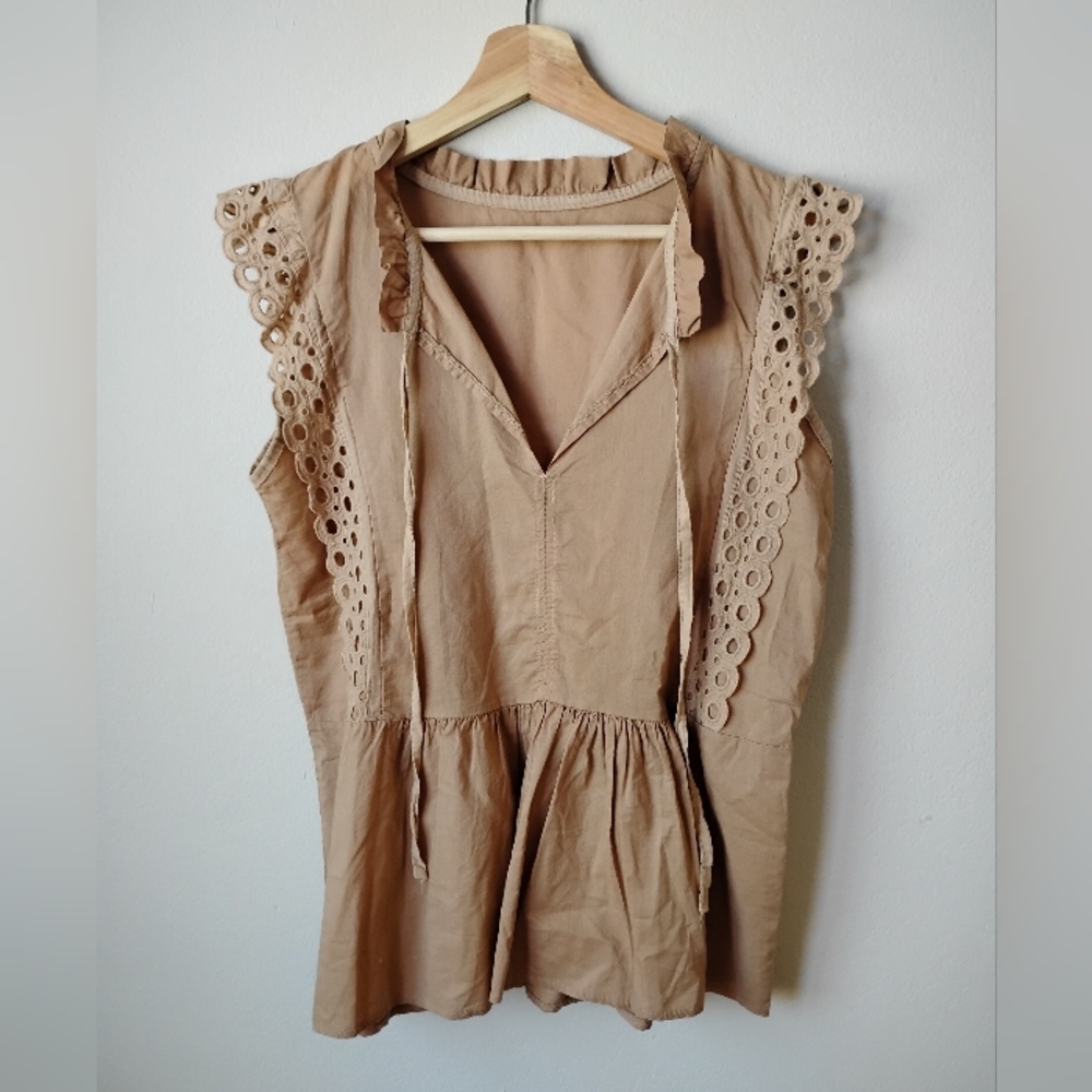 🍁🍂 Elegant Size L (estimated) Tan Sleeveless Top